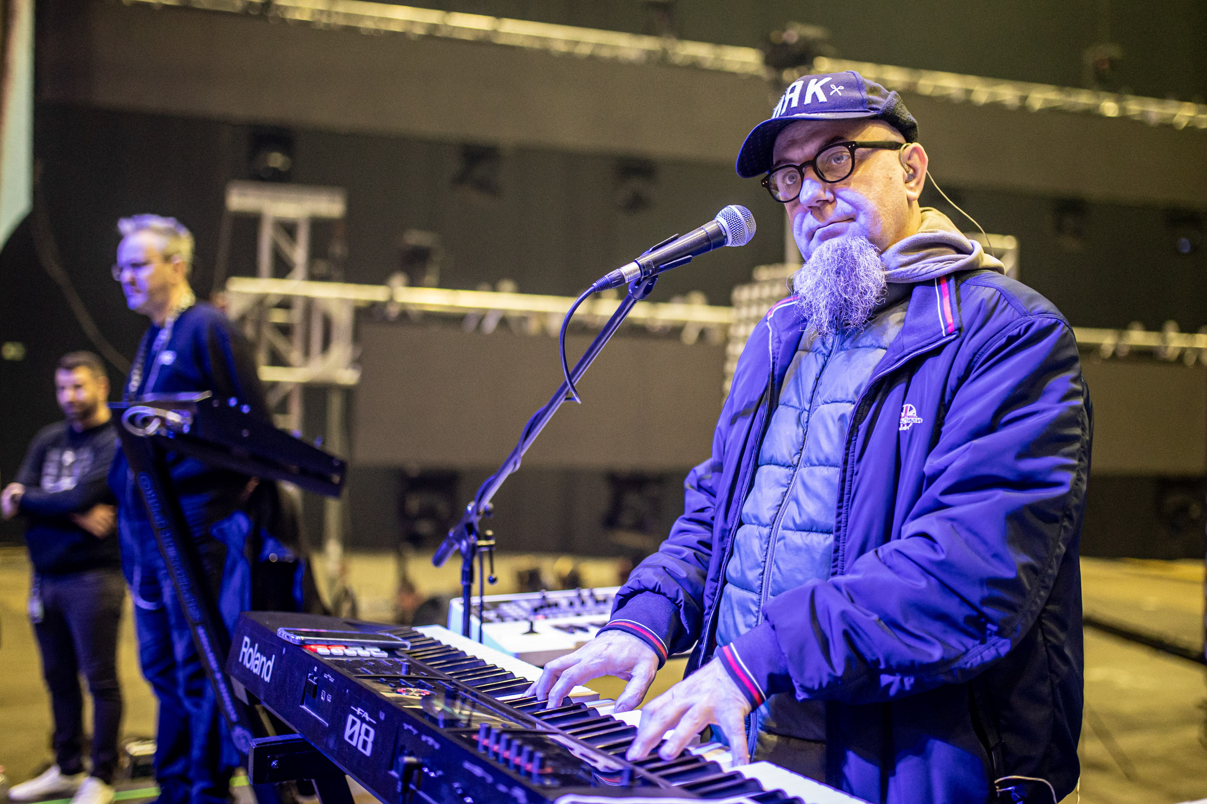 Ákos_2022.12.17., Az ARénakoncert előkészül